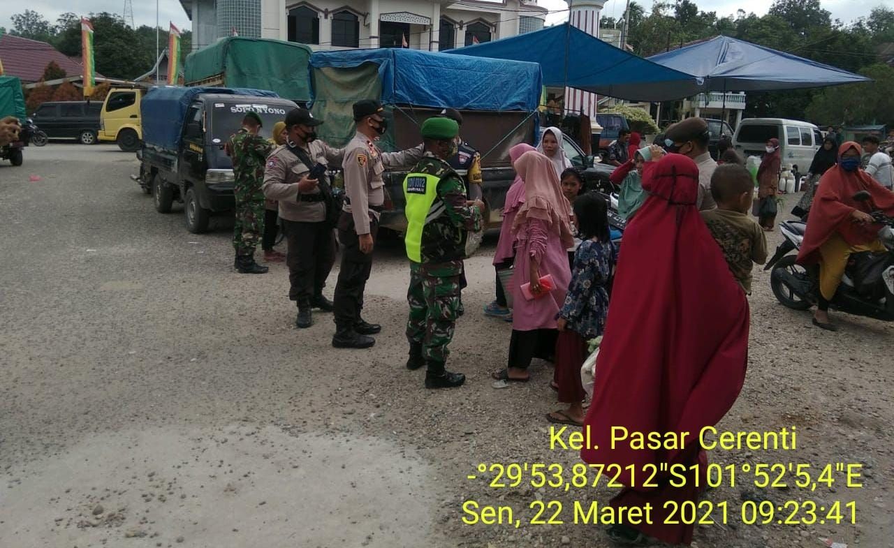 Sinergisitas Koramil 06/ Cerenti Kodim 0302/ Inhu Dengan Polsek Cerenti Dalam Upaya Penertiban Aturan Protokol Kesehatan