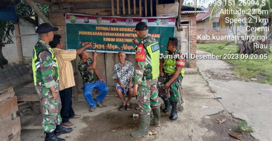 Antisipasi Karhutlah, Serda Dumen Siregar  Babinsa Koramil 06/Cerenti Aktif Laksanakan Giat Patroli Dan Sosialisasi Kepada Warga