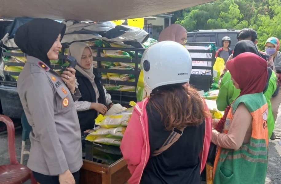 Polresta Pekanbaru dan Bulog Hadirkan Beras Murah, Stok Habis dalam Hitungan Jam