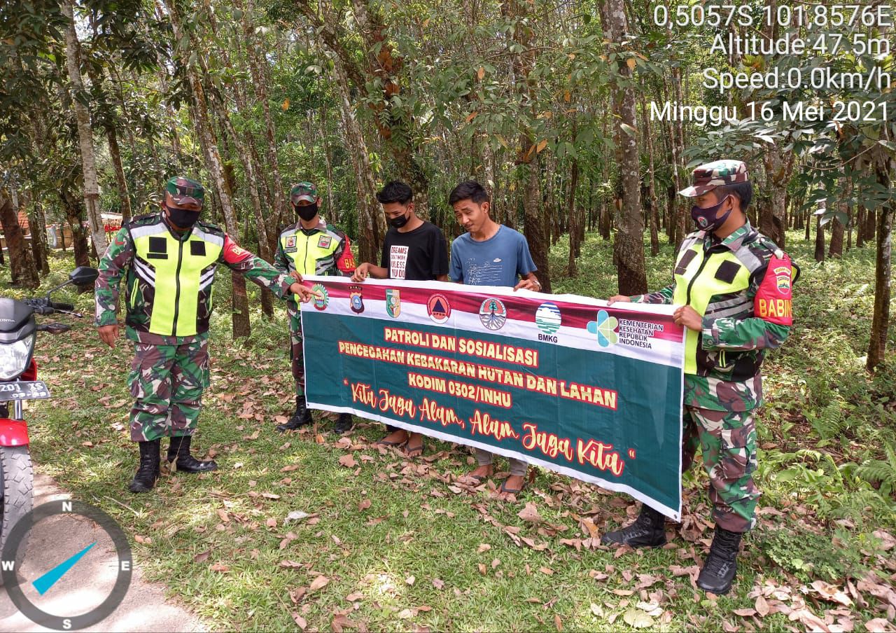 Patroli Bersama Warga, Babinsa Koramil 06/Cerenti Dim 0302/Inhu Untuk Mencegah Karhutla