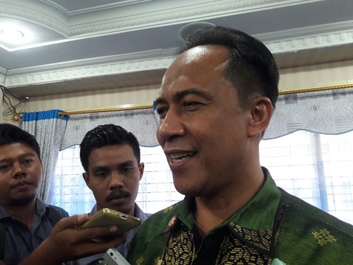 Firdaus-Ayat dan Aziz-Catur Dilantik Serentak di Gedung Daerah Riau