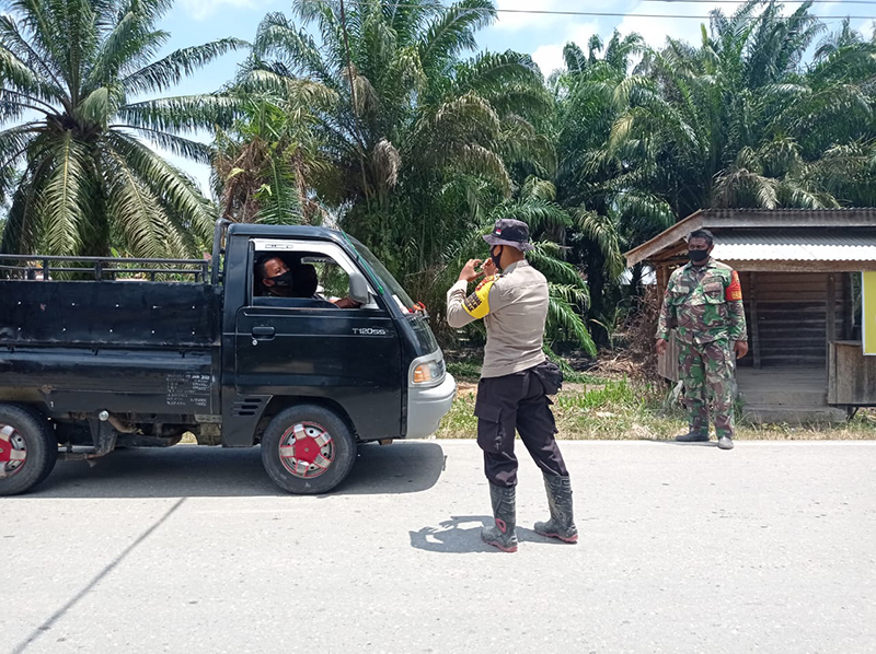 Perketat Penanganan Covid-19, Kapolsek Langgam Terus Pimpin Operasi Yustisi di Pos PPKM