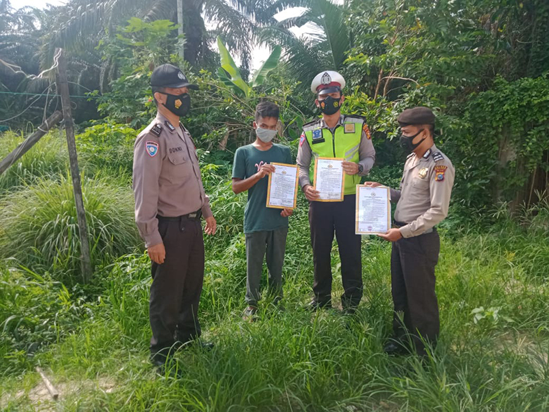 Meski Musim Hujan, Polsek Pangkalan Kuras Tetap Sosialisasi Karhutla