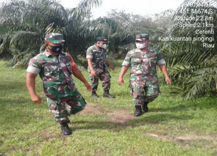 Tingkatkn Pengawasan Karlahut, Babinsa Koramil 06/Cerenti Kodim 0302/Inhu Melaksanakan Patroli dan Sosialisasi Kepada Masyarakat