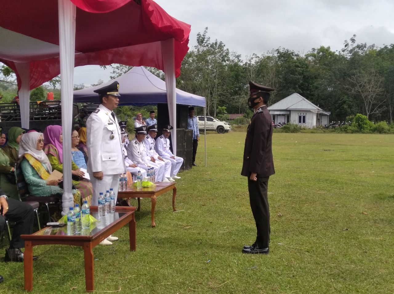 Danramil 06/Cerenti Kodim 0302/Inhu Hadiri Upacara HUT RI ke-77 di Halaman Kantor Camat Cerenti 