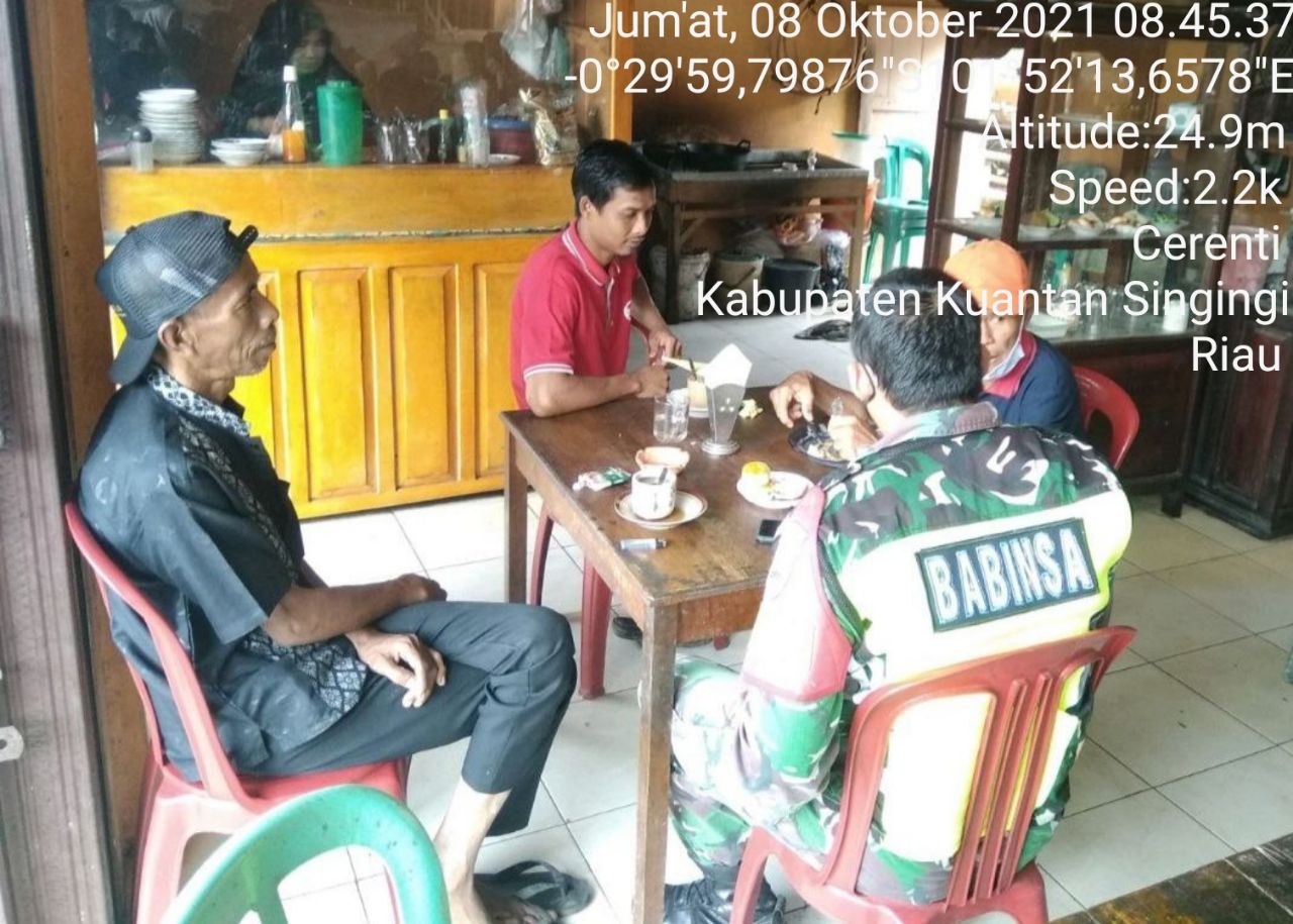 Babinsa Koramil 06/Cerenti Kodim 0302/Inhu Melaksanakan Kegiatan Komsos Dengan Warga Binaan di Kelurahan Pasar Cerenti