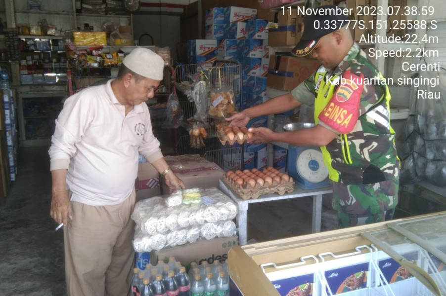 Babinsa Koramil 06/Cerenti Kodim 0302/Inhu Pantau Perkembangan Harga Kebutuhan Pokok Di Wilayah Kecamatan Cerenti Maupun Toko-toko Sembako Di Desa Kampung Baru Timur