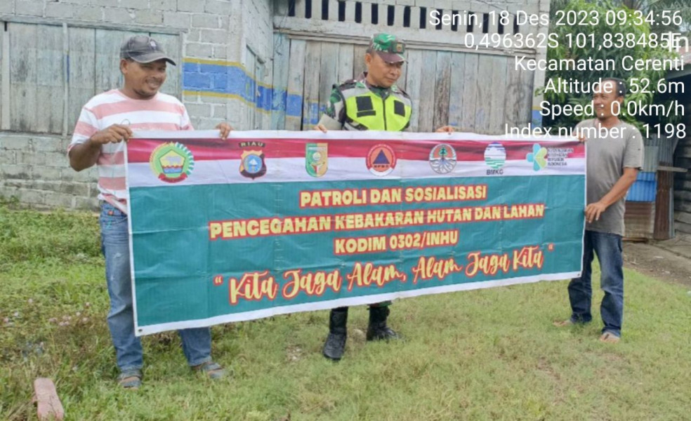 Setiap Hari Babinsa Koramil 06/Cerenti Kodim 0302/Inhu Lakukan Upaya-Upaya Pencegahan Kebakaran Hutan Dan Lahan Dengan Rutin Laksanakan Patroli Serta Sosialisasi