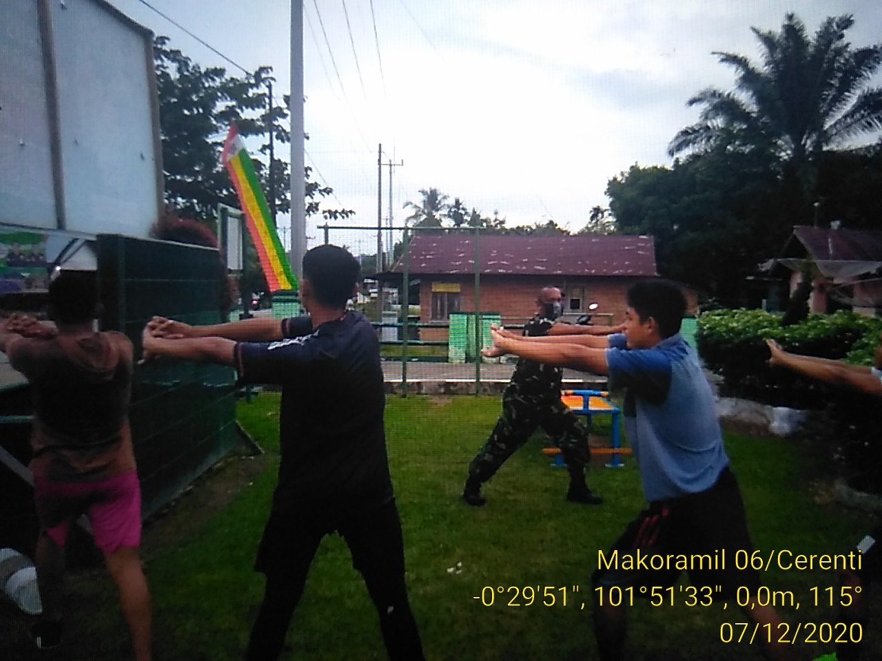 Babinsa Koramil 06/Cerenti Kodim 0302/Inhu Memberikan Pembinaan Fisik Calon Prajurit TNI AD