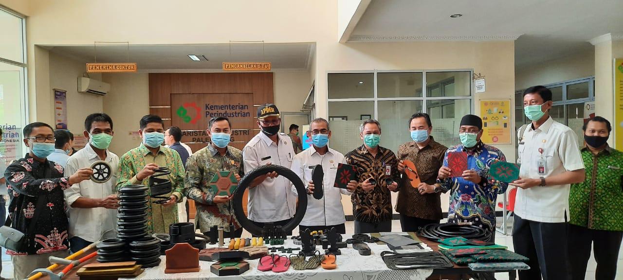 kunjungan Kerja Bupati  kuantan Singingi Dan Penanda Tangani MOU Pengembangan Industri Hilir Karet Di Palembang
