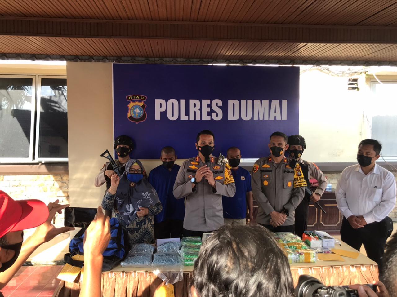 Polres Dumai Bekuk Dua Kurir Bersama  ± 23 Kilogram Shabu Dan 19.937 Butir Pil Ekstasi 
