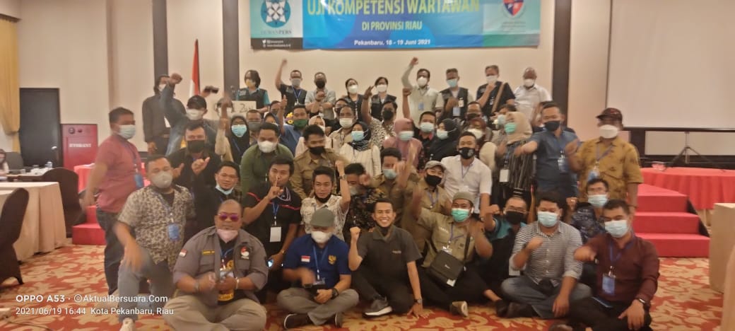 Tiga Wartawan, Pengurus IWO Kuansing Dinyatakan Lulus Berkompeten