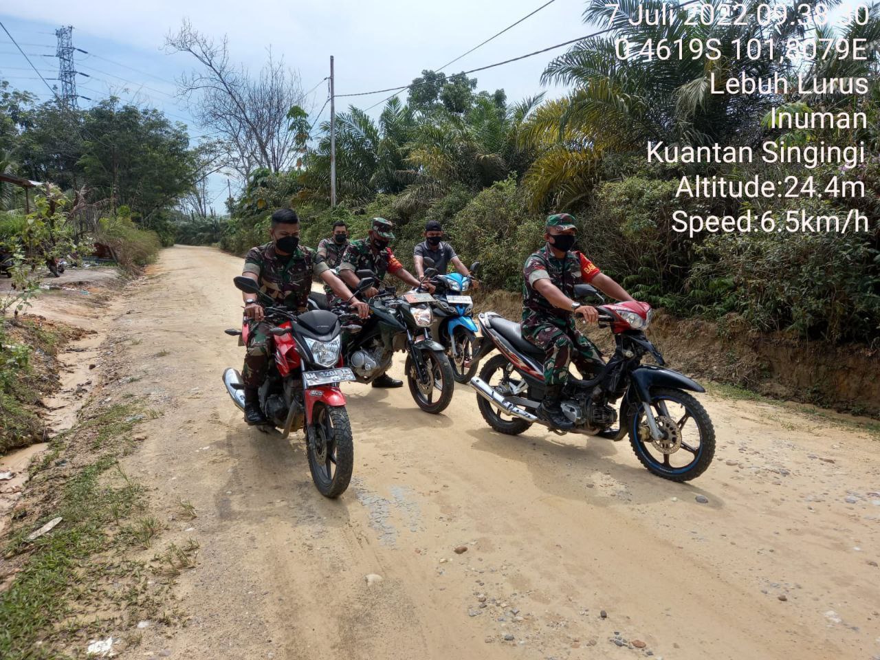 Babinsa Koramil 06/Cerenti Kodim 0302/Inhu Babinsa Gencarkan Patroli Karhutla Diseputaran Desa Binaan di Desa Lebuh Lurus Kecamatan Inuman