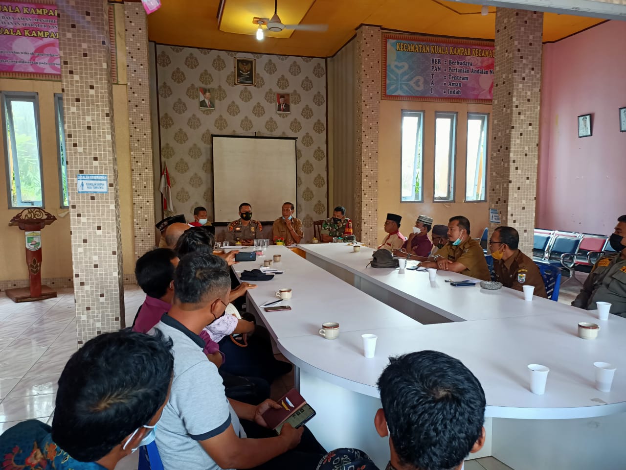 Kapolsek Kuala Kampar dan Upika Lakukan Rapat Hadapi Nataru, Sampaikan Hal Ini