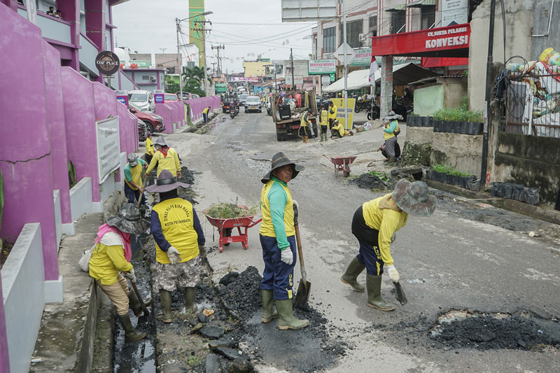 PUPR Pekanbaru Normalisasi Drainase di Jalan Puyuh Mas Guna Mencegah Banjir