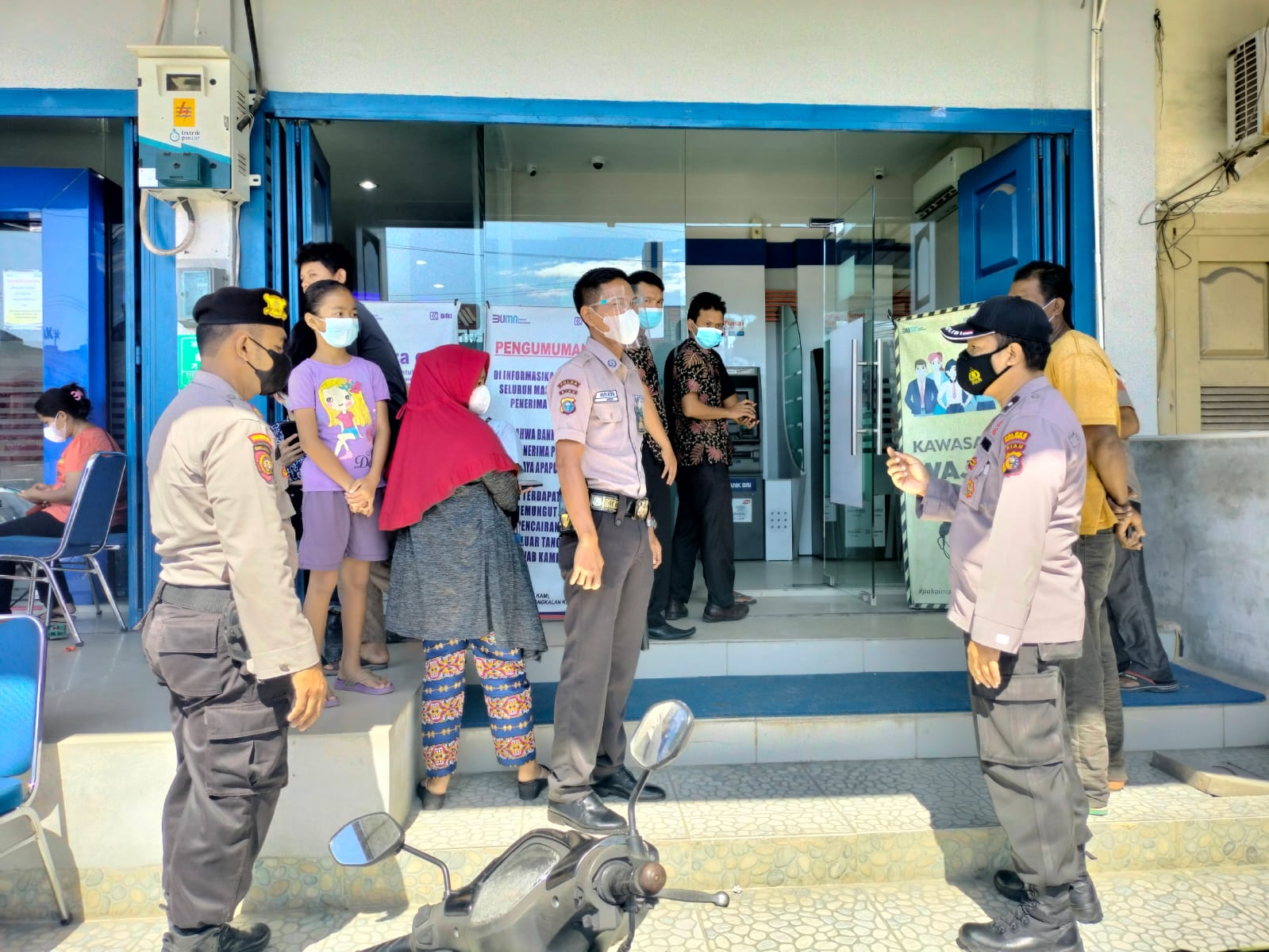 Polsek Pangkalan Kerinci Patroli Dialogis C3 Sembari Pantau Prokes Masyarakat