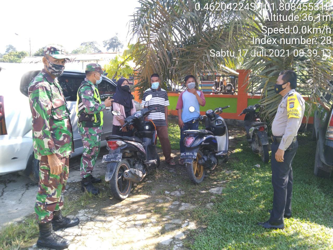 Babinsa Koramil 06/Cerenti, Kodim 0302/Inhu, Sertu Efison Himbau Warga Masyarakat Akan Pentingnya Penegakkan Protokol Kesehatan Desa Banjar Nantigo