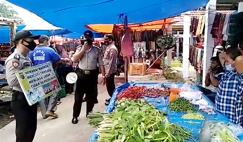 Sambangi Warga di Pasar, Polsek Bandar Sei Kijang Gelar Operasi Yustisi Protokol Kesehatan