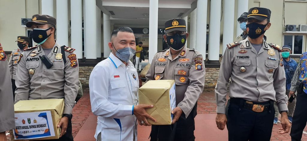 Berkolaborasi dengan Walikota dan Kapolres Dumai, DPD KNPI Riau Bagikan 1 Ton Beras Untuk Masyarakat