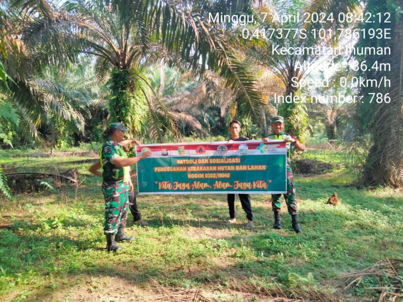 Babinsa Koramil 06/Cerenti Kodim 0302/Inhu Senantiasa Laksanakan Patroli Dan Sosialisasi Karhutla di Desa Banjar Nantigo 