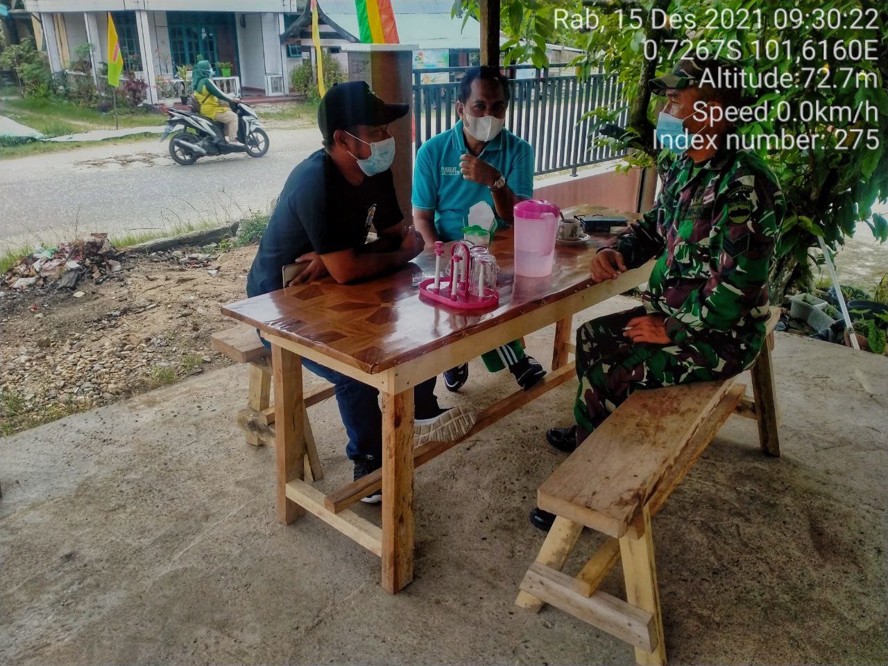 Serka M. Amin Babinsa Koramil 06/Cerenti Kodim 0302/Inhu Melaksanakan Komsos Dengan Masyarakat Tanjung Medan Kecamatan Cerenti Kabupaten Kuantan Singingi