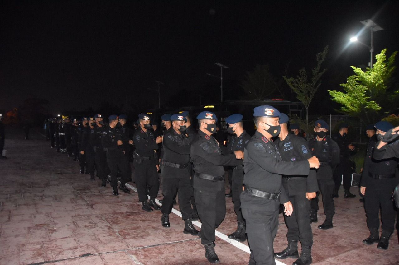 Lepas Keberangkatan 105 Personel BKO, Kapolda Riau Irjen Iqbal : Layani Masyarakat, Jaga Nama Baik