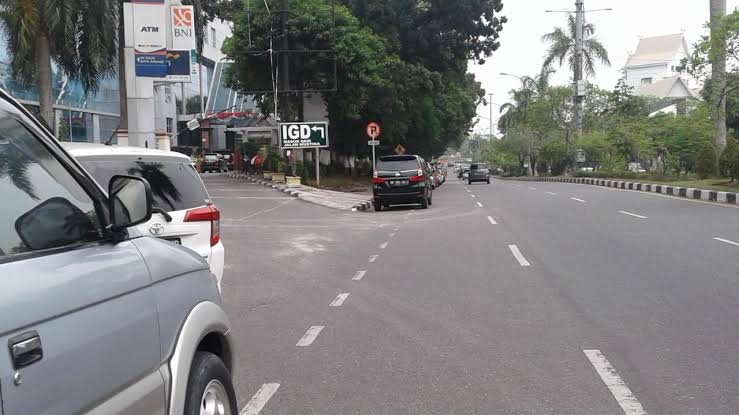 Kabar Gembira! Parkir di Depan RSUD Arifin Ahmad kini Diperbolehkan 