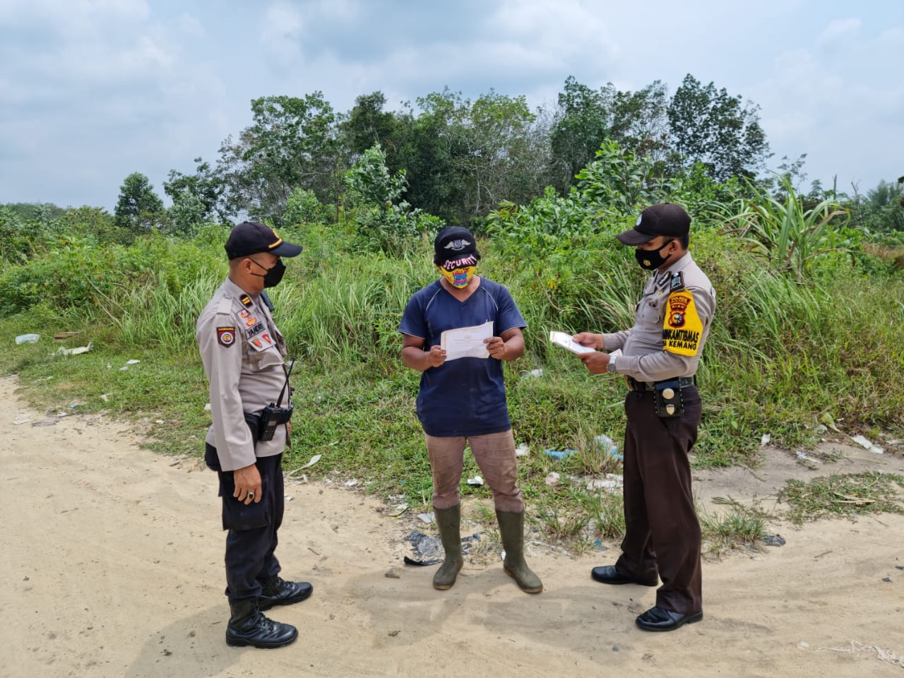 Gencar Patroli, Polsek Pangkalan Kuras Sampaikan Maklumat Kapolda Riau