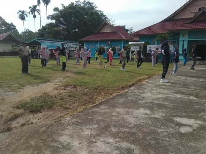 Jaga Kesegaran Jasmani, Danramil 06/Cerenti Kodim  0302/Inhu Laksanakan Senam SKJ