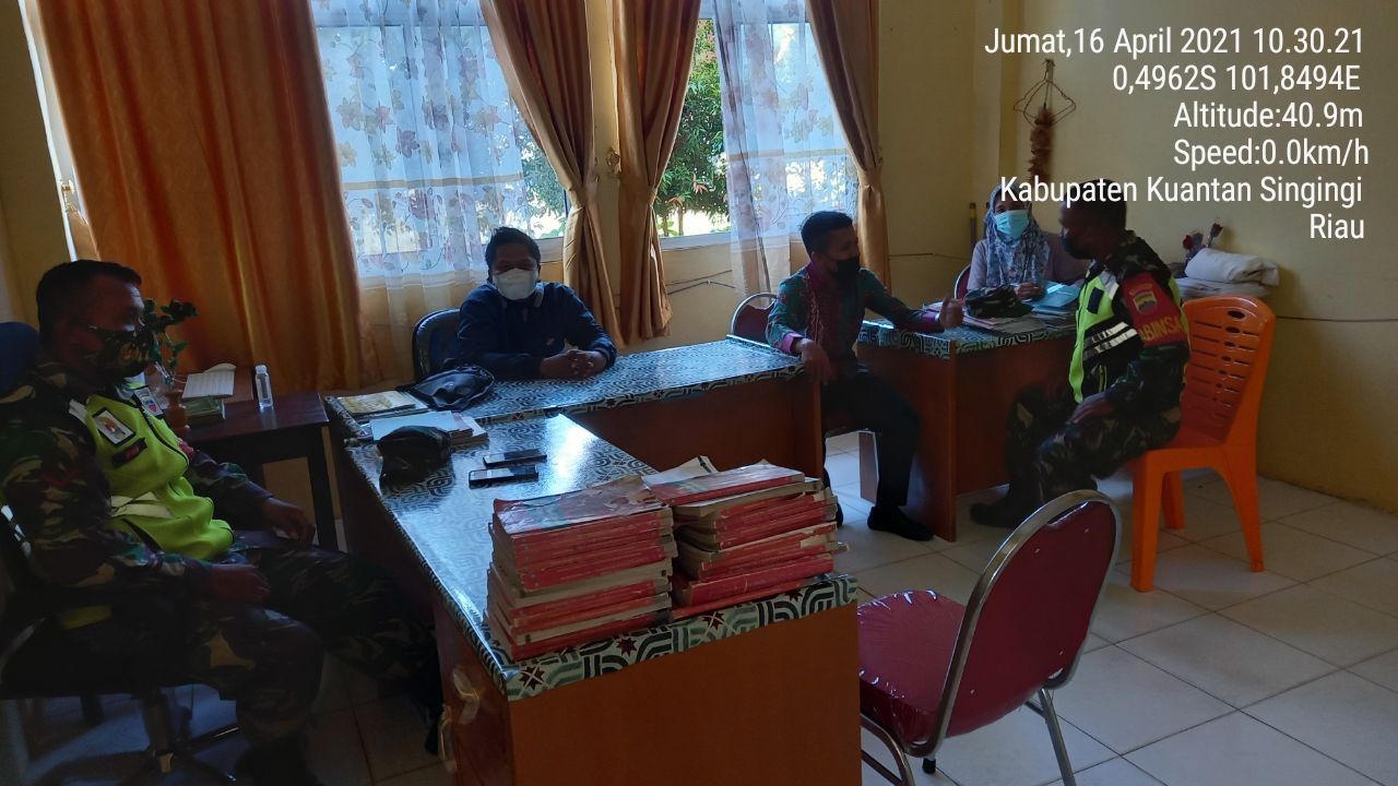 Komsos Babinsa Koramil 06/Cerenti Dim 0302/Inhu Dengan Guru,untuk Motivasi Mengajar Dipandemi Covid-19