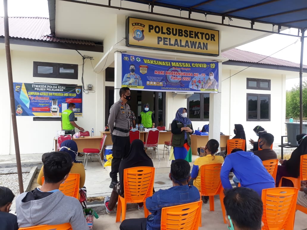 Polsubsektor Pelalawan Bersama Puskesmas Gelar Vaksinasi Massal