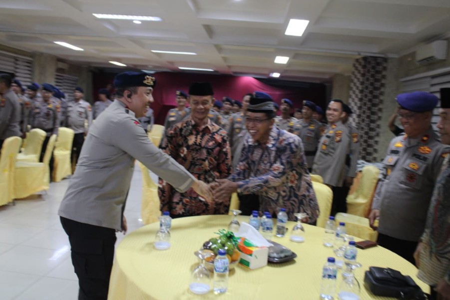 Penuh Haru, Polresta Pekanbaru Gelar Syukuran HUT Brimob Bareng Para Senior
