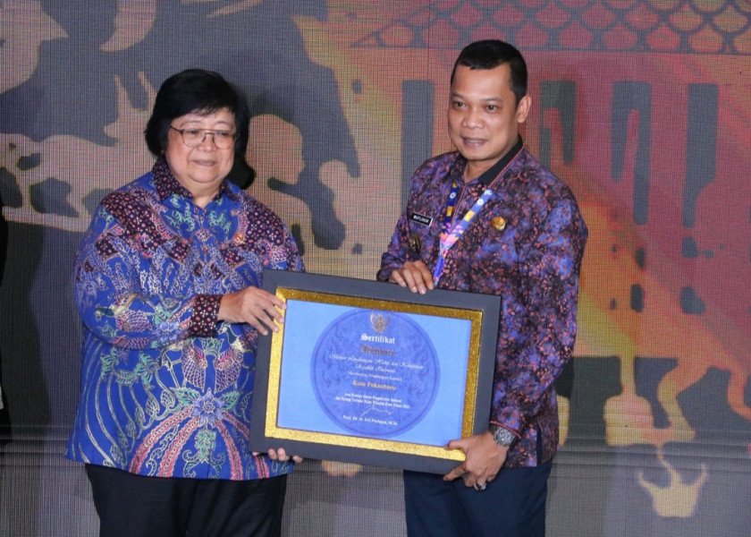 Pj Wako Pekanbaru Terima Sertifikat Adipura dari Kementerian LHK