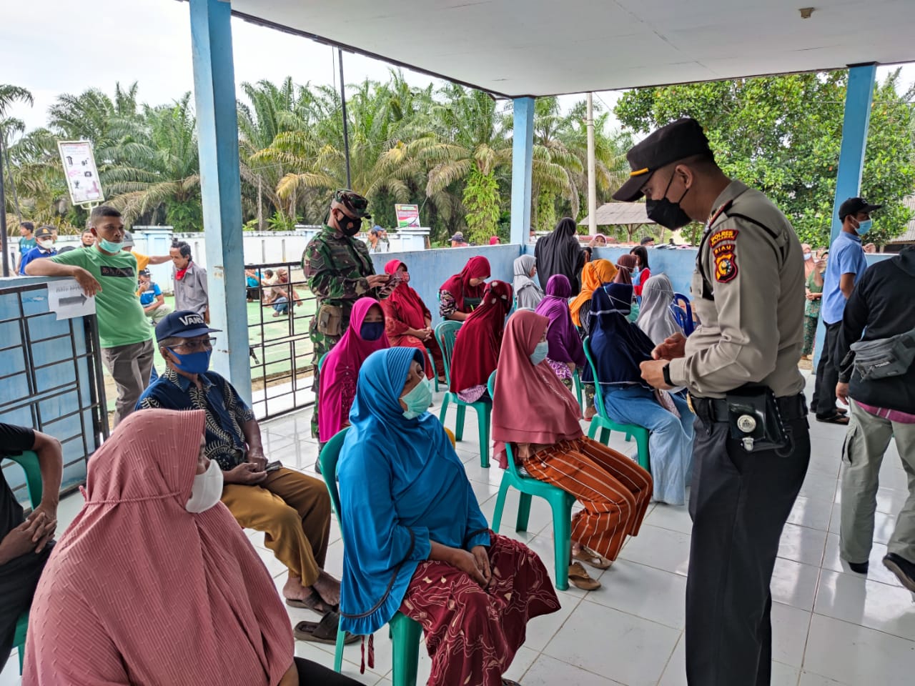 Bhabinkamtibmas Polsubsektor Pelalawan Monitoring Giat Vaksinasi di Dusun Pangkalan Delik