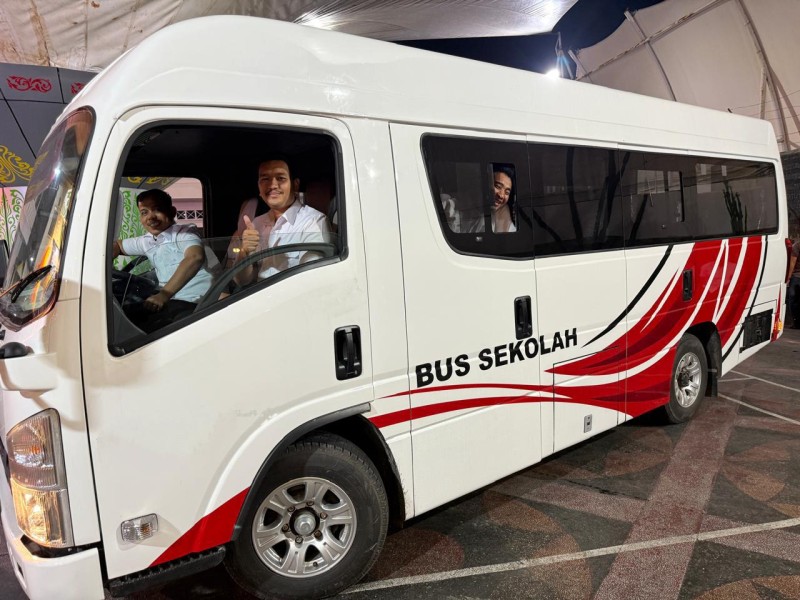 Perkuat Layanan Pendidikan, Pemko Pekanbaru Dapat Bantuan 2 Bus Sekolah dari Kemenhub