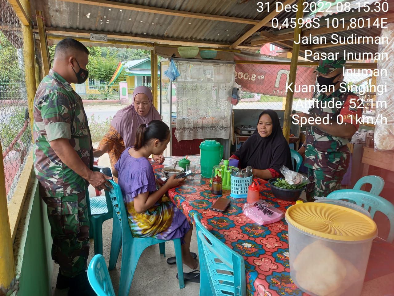 Untuk Putuskan Mata Rantai Covid-19, Babinsa Koramil 06/Cerenti Kodim 0302/Inhu Himbau Warga Binaan Selalu Patuhi Prokes