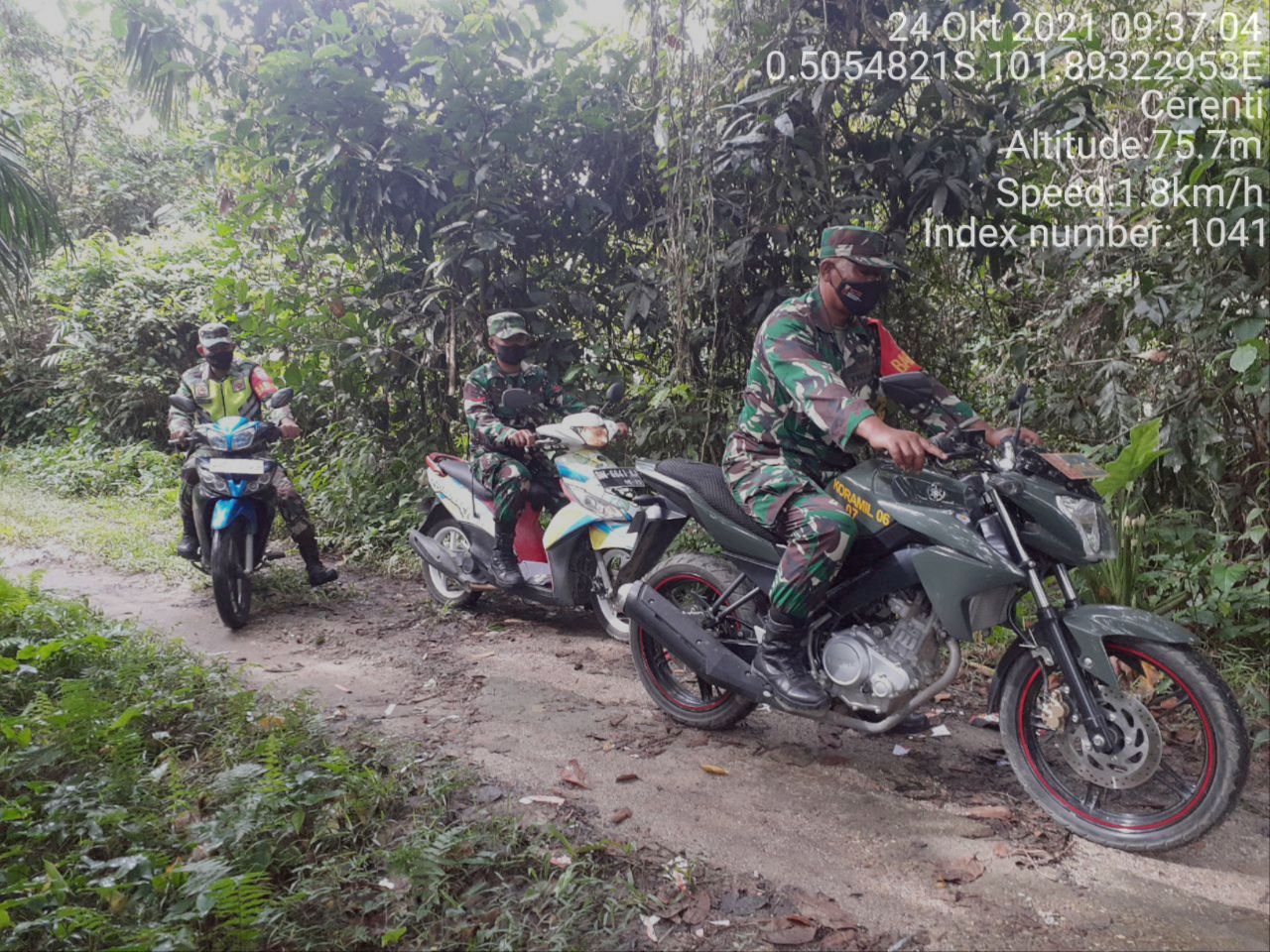 Anggota Koramil 06/Cerenti Kodim 0302/ Inhu Laksanakan Patroli Untuk Cegah Kebakaran Hutan Dan Lahan di Tanjung Medan