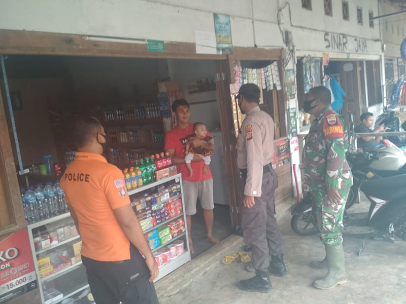 Antisipasi Warga Terpapar Covid-19, Polsek Teluk Meranti Gencar Sosialisasikan Prokes bersama TNI