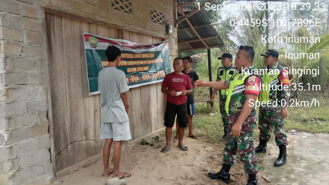 Cegah Karhutla, Di Desa Koto Inuman Babinsa Koramil 06/Cerenti Kodim 0302/Inhu Lakukan Patroli dan  Sosialisasi Pencegahan Karhutla
