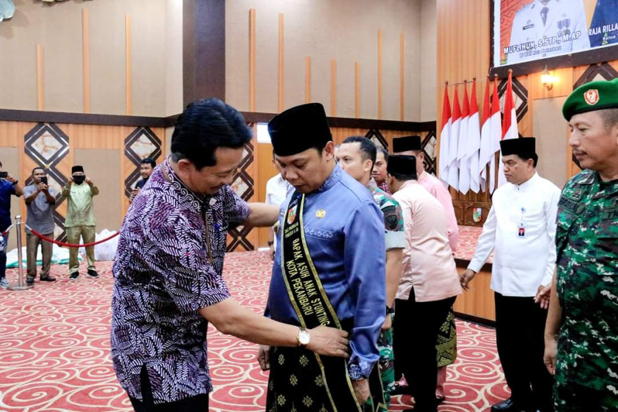 BKKBN RI Kukuhkan Pj Wali Kota Pekanbaru Sebagai Bapak Angkat Anak Stunting