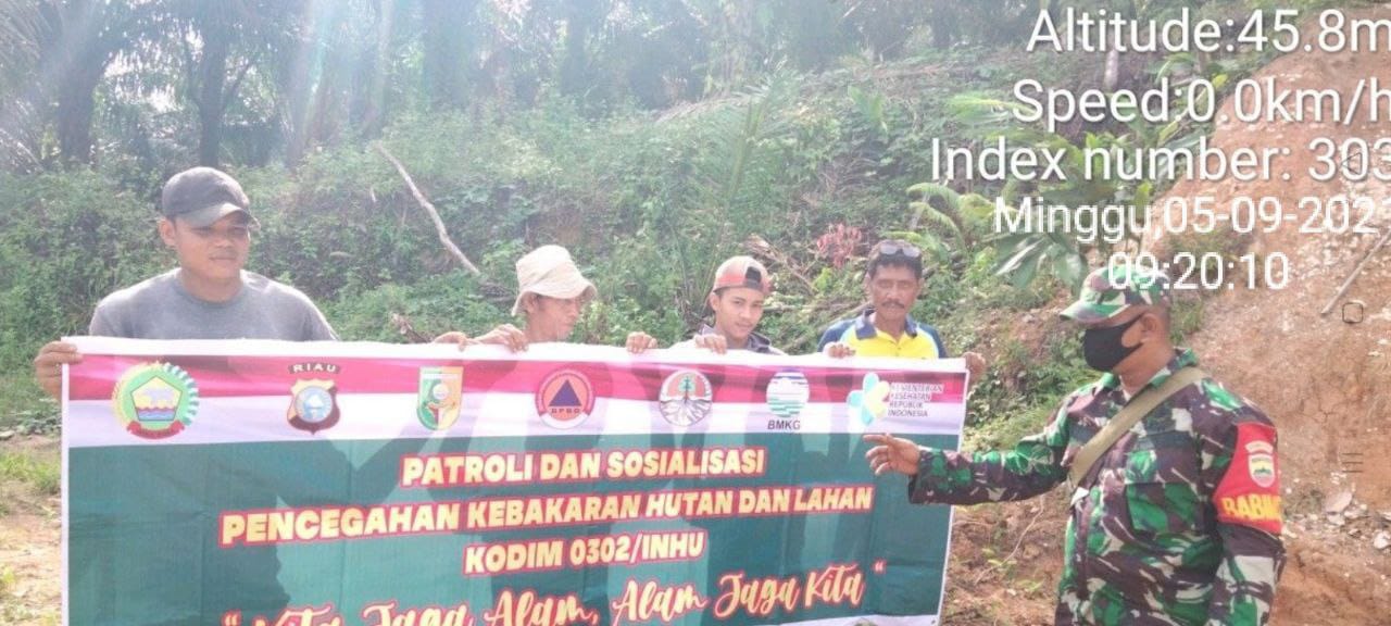 Babinsa Koramil 06/Cerenti Dim 0302/Inhu Gelar Patroli Dan Sosialisasi Pencegahan Karhutla di Desa Pulau Panjang Cerenti