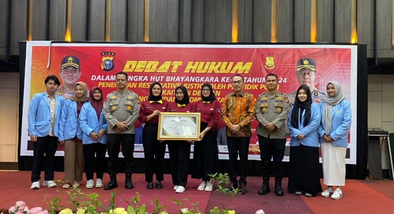 Universitas Riau Raih Juara 1 Lomba Debat Hukum Restorative Justice di HUT Bhayangkara ke-78