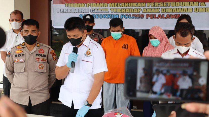 Bejat! Pasutri di Pelalawan Paksa Keponakan Berhubungan Badan Bertiga