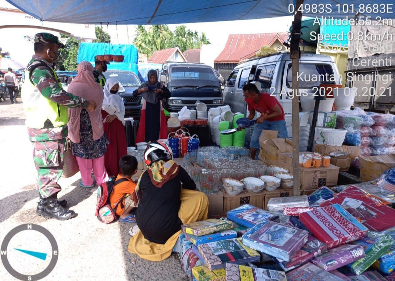 Serka M. Amin Babinsa Koramil 06/Cerenti Dim 0302/Inhu Berikan Sosialisasi Serta Himbauan Kepada Warga Agar Patuhi Prokes Covid-19