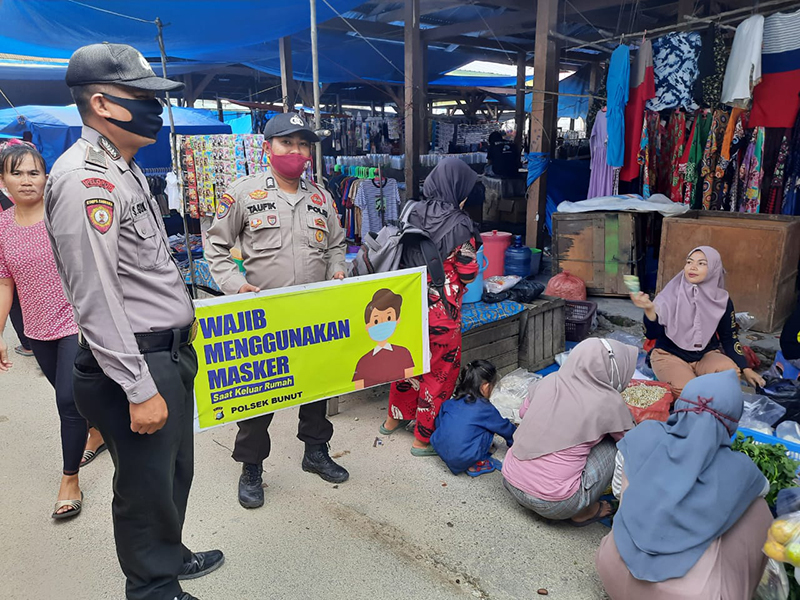 Polsek Bunut Patroli di Pasar Tradisional Guna Cegah Kriminalitas dan Sosialisasi Prokes