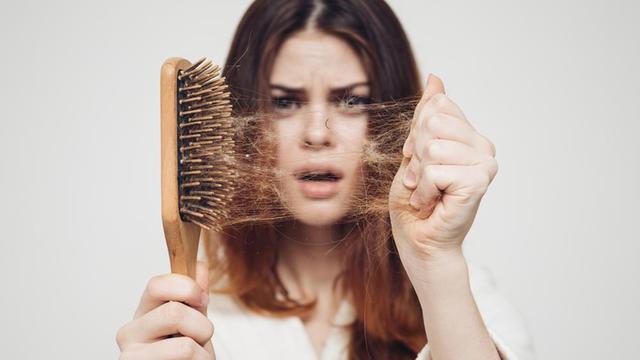 Cek Rambutmu Sekarang! Kalau Ada Tanda Ini Berarti Kamu Sedang Mengalami Masalah Kesehatan Serius
