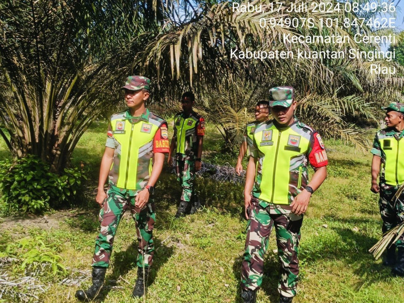 Personil Koramil 06/  Cerenti Kodim 0302/Inhu Melaksanakan Patroli Dan Pencegahan Kebakaran Hutan Dan Lahan di Desa Kampung Baru Timur Kecamatan Cerenti 