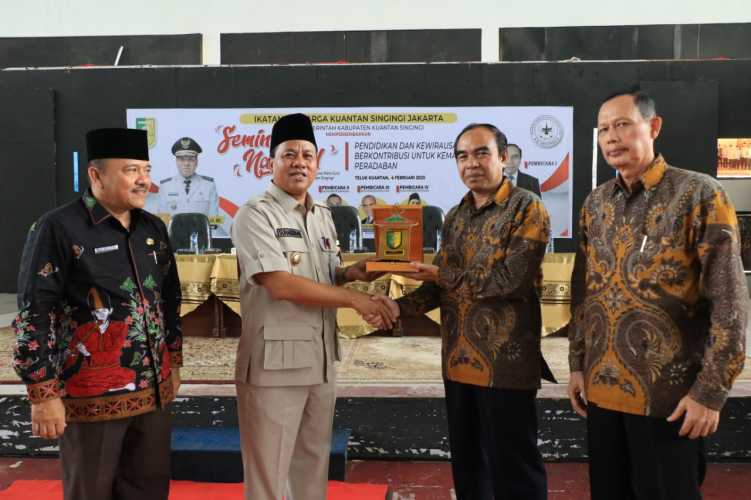 Pemkab Dan IKKS Gelar Seminar Kewirausahaan, Plt Bupati : Generasi Muda Harus Kuasai Sektor Usaha Di Kuansing 