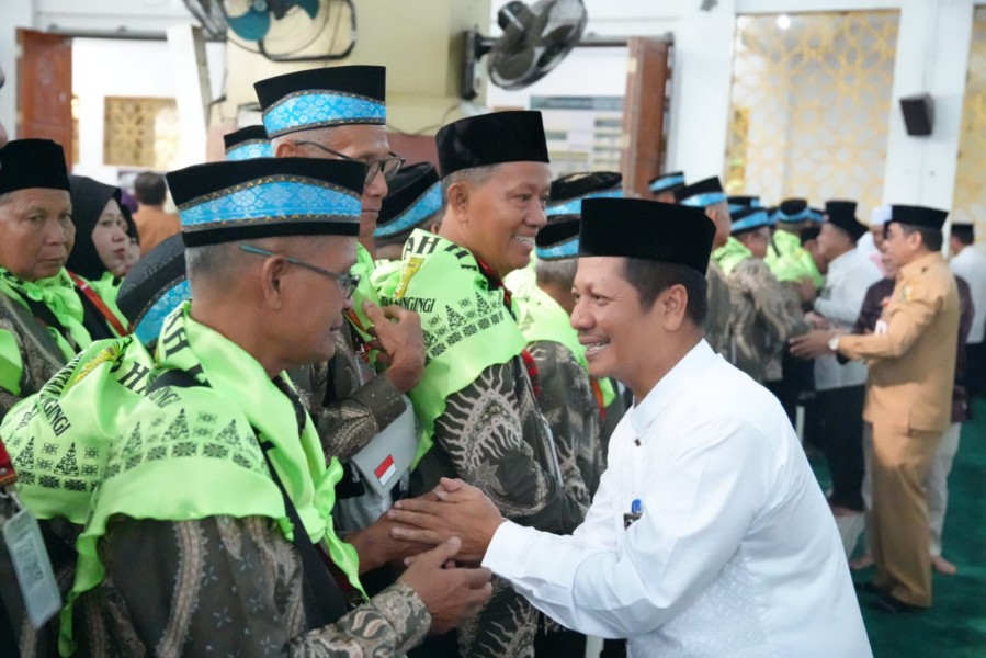 Pemkab Kuansing Lepas 186 Jemaah Haji 1447 H,  Wakil Bupati: Jaga Kesehatan dan Kekompakan