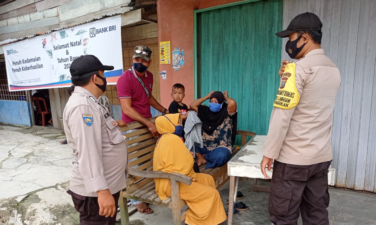 Sambil Patroli C3, Polsek Langgam Ingatkan Warga Patuhi Prokes